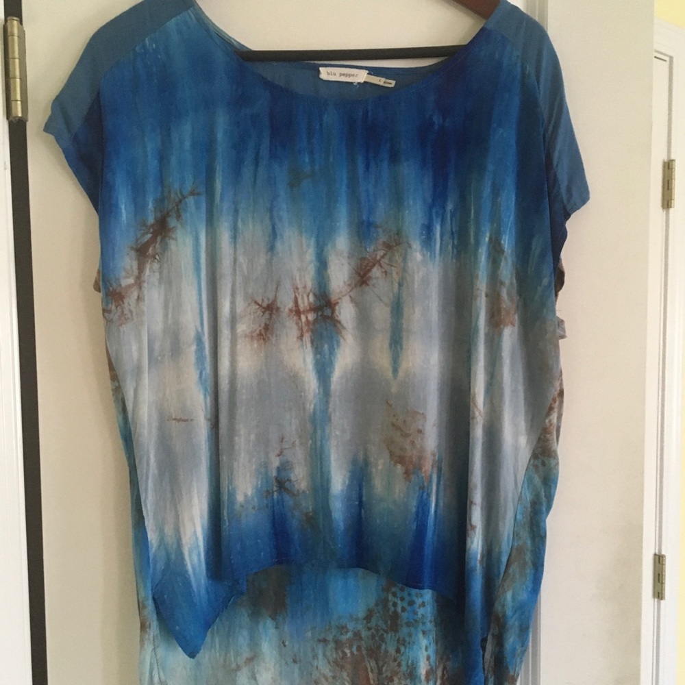 Blu pepper shirt with back cutout L